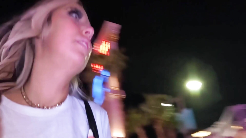 Las Vegas public cum walk